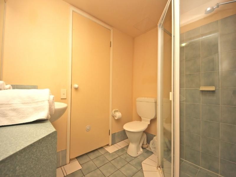 10 Alexandra Avenue, Broadbeach QLD 4218