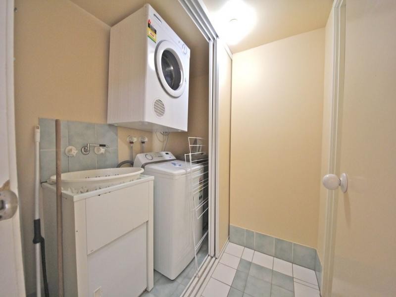 10 Alexandra Avenue, Broadbeach QLD 4218