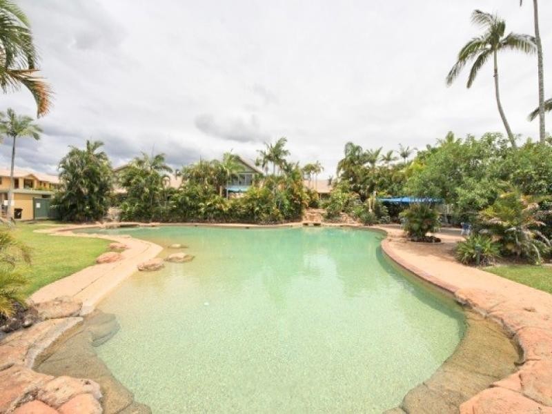215 Cottesloe Drive, Mermaid Waters QLD 4218