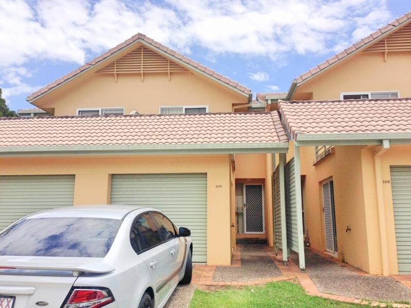 215 Cottesloe Drive, Mermaid Waters QLD 4218
