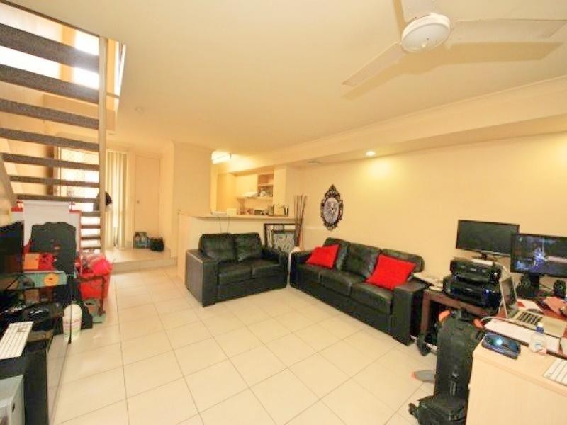 215 Cottesloe Drive, Mermaid Waters QLD 4218