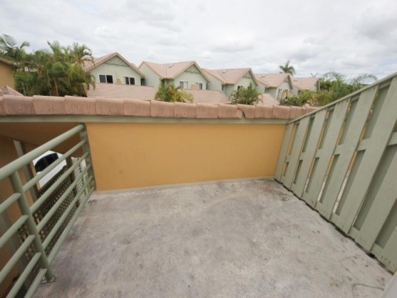 215 Cottesloe Drive, Mermaid Waters QLD 4218