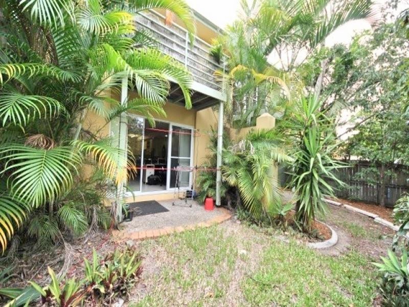 215 Cottesloe Drive, Mermaid Waters QLD 4218