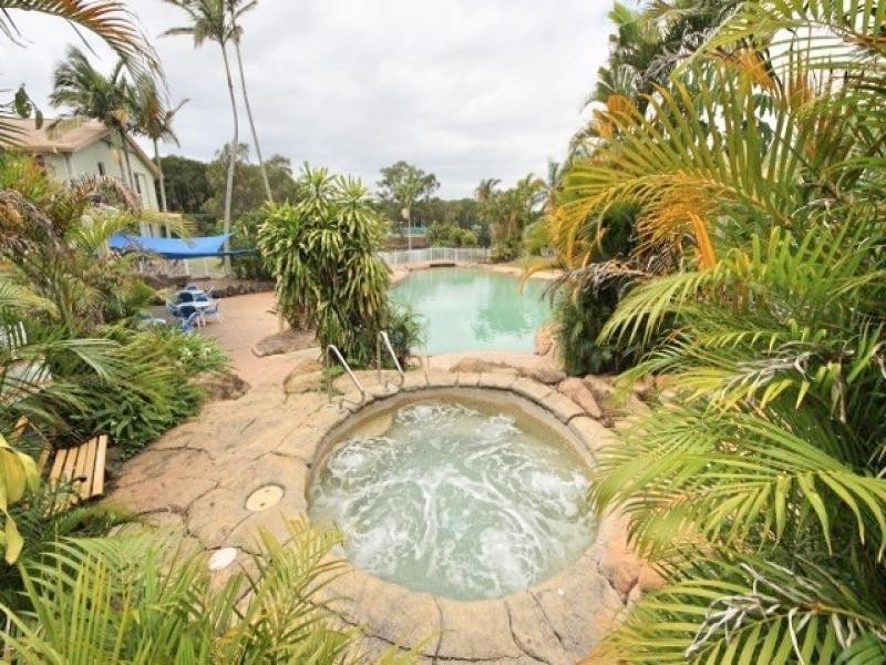 215 Cottesloe Drive, Mermaid Waters QLD 4218
