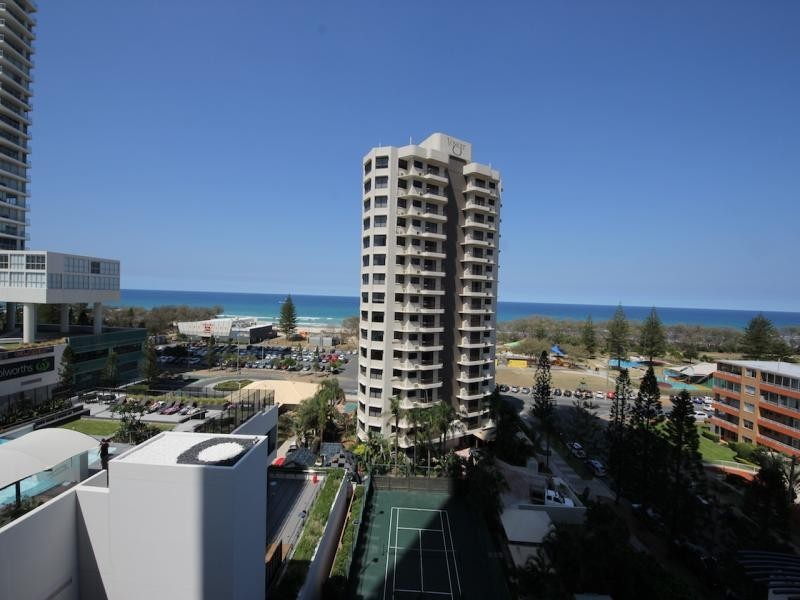 10705/4 Charles Avenue, Broadbeach QLD 4218