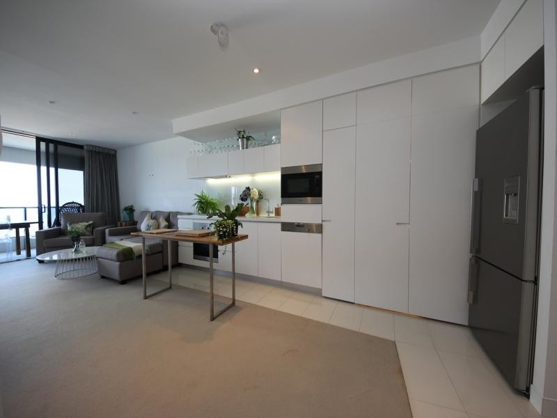 10705/4 Charles Avenue, Broadbeach QLD 4218