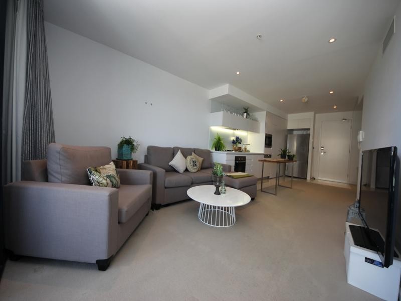 10705/4 Charles Avenue, Broadbeach QLD 4218