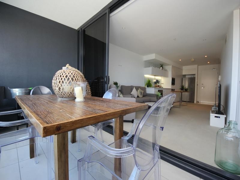 10705/4 Charles Avenue, Broadbeach QLD 4218