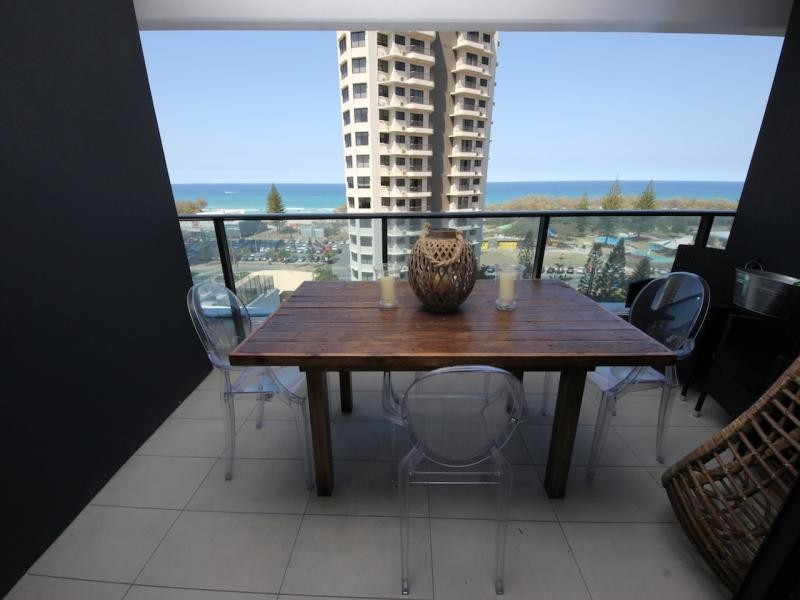 10705/4 Charles Avenue, Broadbeach QLD 4218