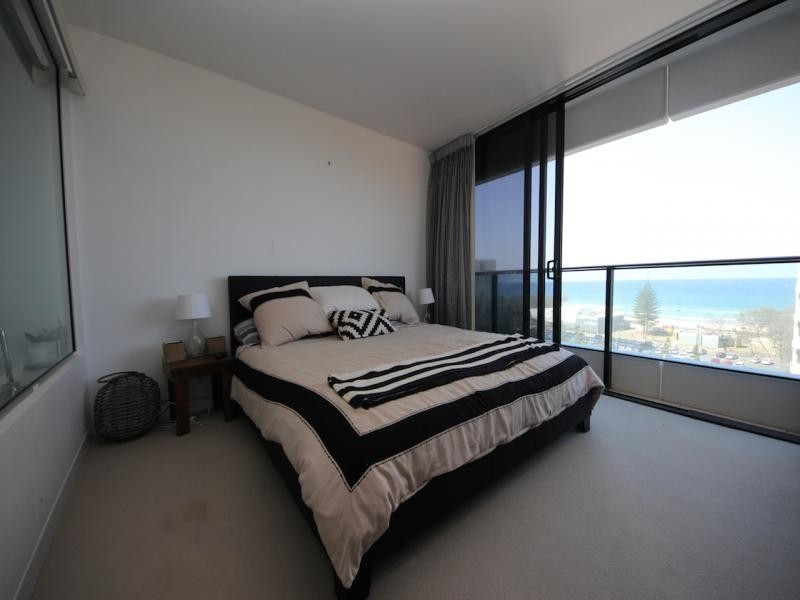 10705/4 Charles Avenue, Broadbeach QLD 4218