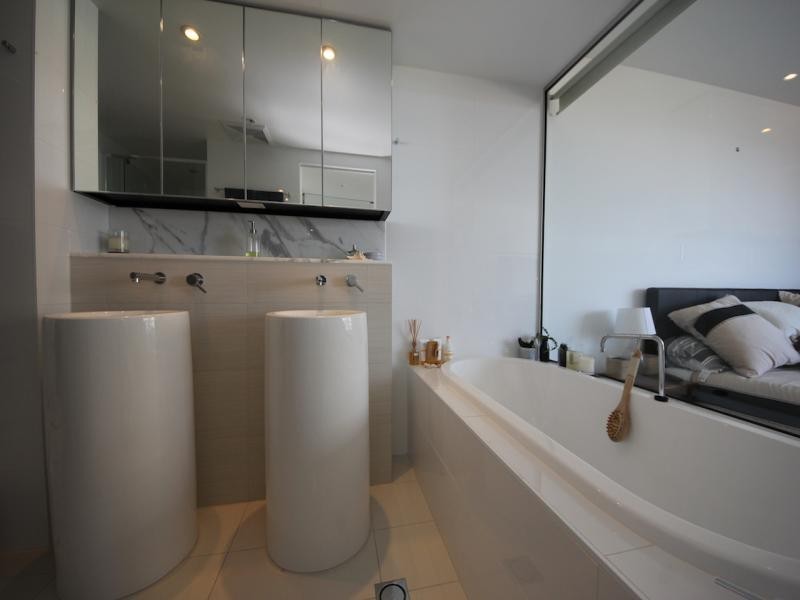 10705/4 Charles Avenue, Broadbeach QLD 4218