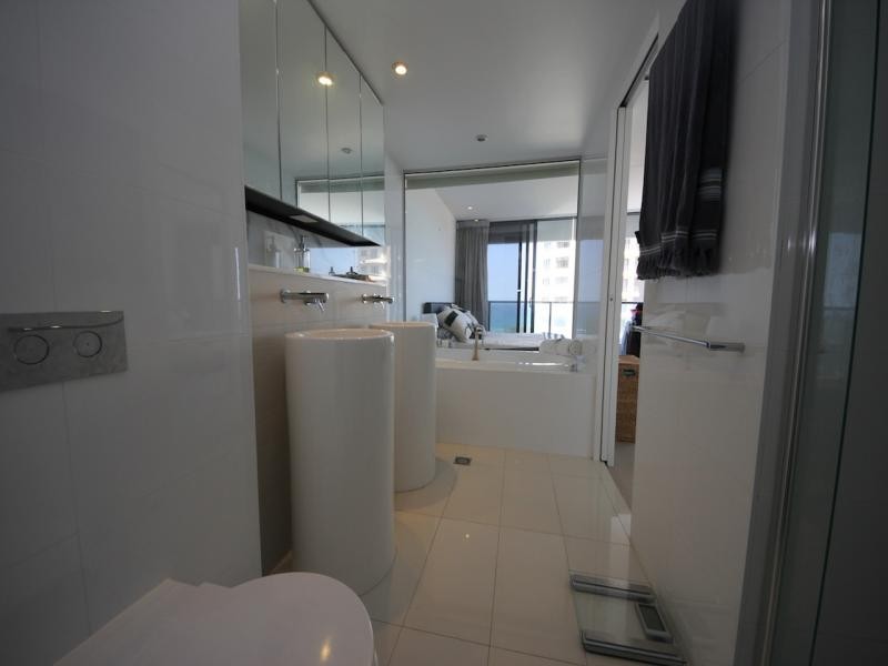 10705/4 Charles Avenue, Broadbeach QLD 4218