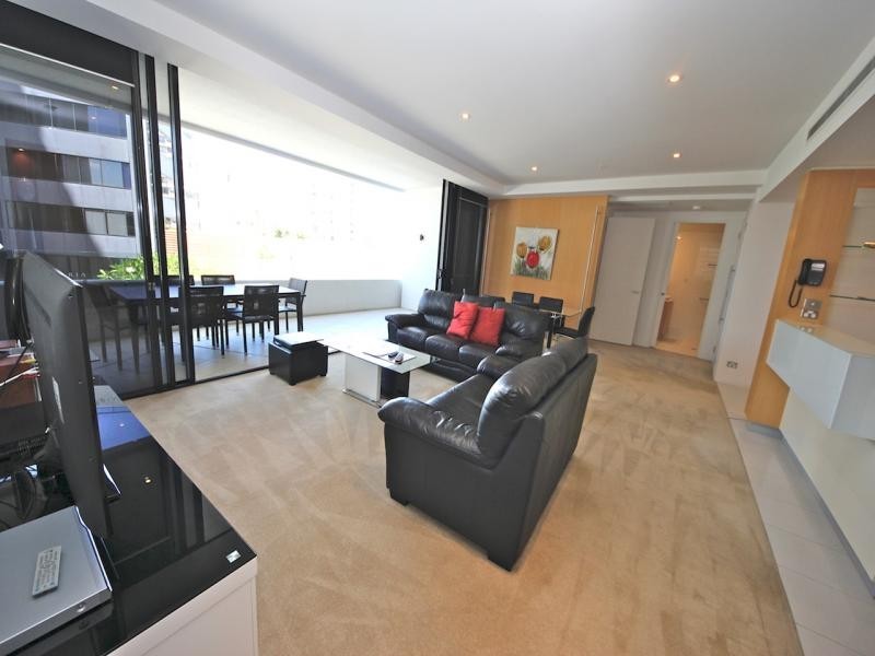 302/17 Albert Ave, Broadbeach QLD 4218