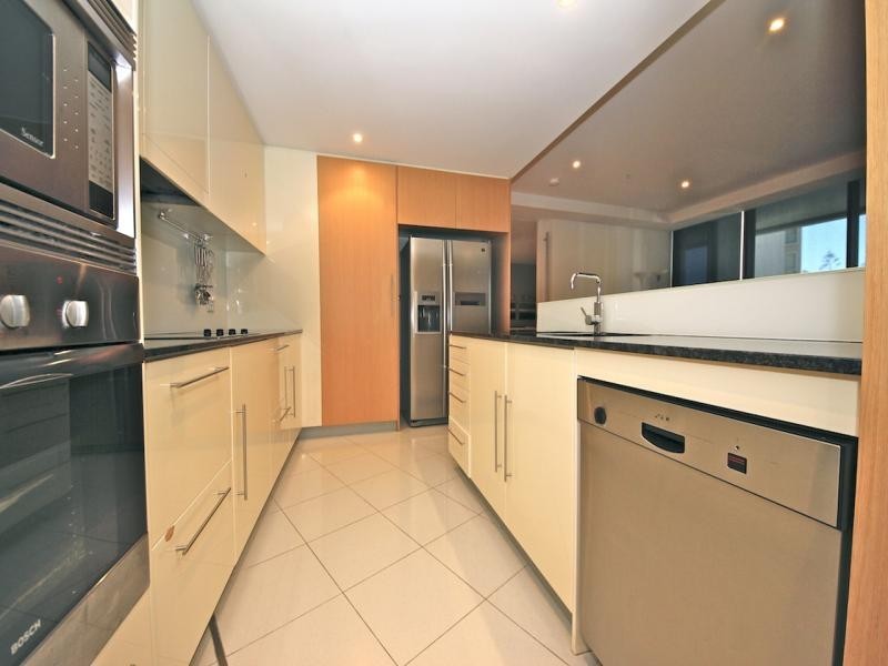 302/17 Albert Ave, Broadbeach QLD 4218