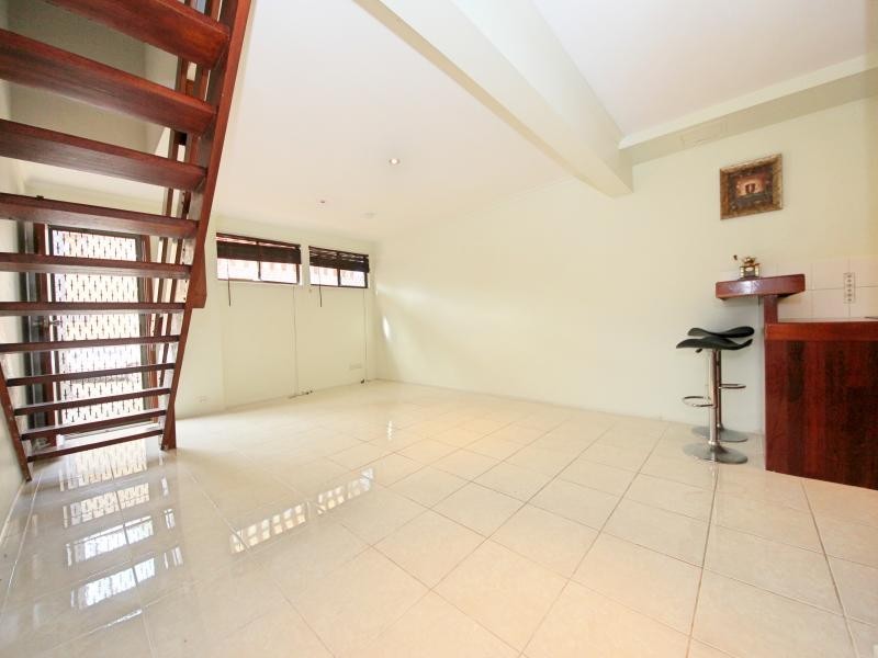 4/7 Christina Court, Mermaid Waters QLD 4218