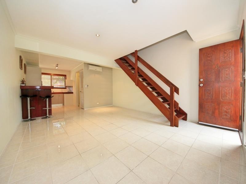 4/7 Christina Court, Mermaid Waters QLD 4218
