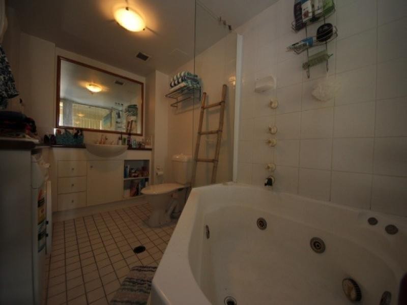 72/210 Surf Parade, Broadbeach QLD 4218