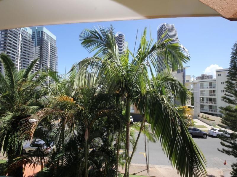 20 Anne Avenue, Broadbeach QLD 4218