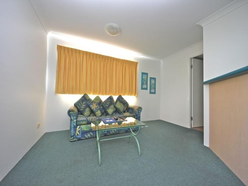 20 Anne Avenue, Broadbeach QLD 4218