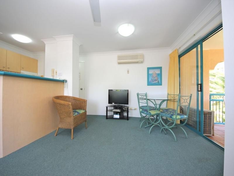 20 Anne Avenue, Broadbeach QLD 4218