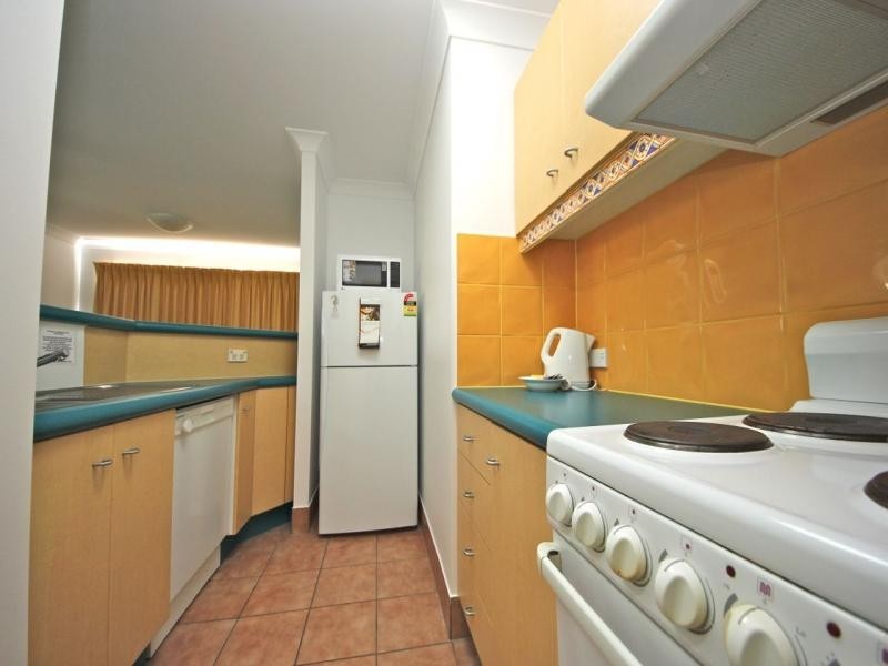 20 Anne Avenue, Broadbeach QLD 4218