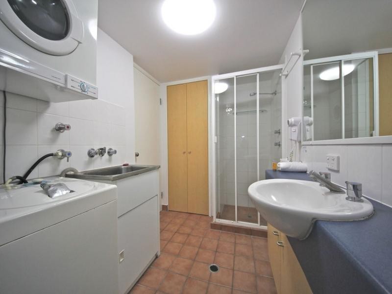 20 Anne Avenue, Broadbeach QLD 4218