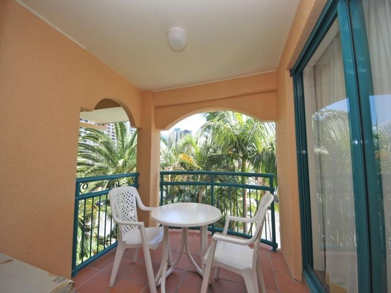 20 Anne Avenue, Broadbeach QLD 4218