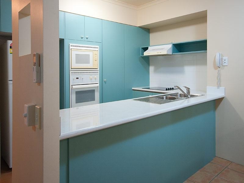 127/10 Alexandra Avenue, Broadbeach QLD 4218