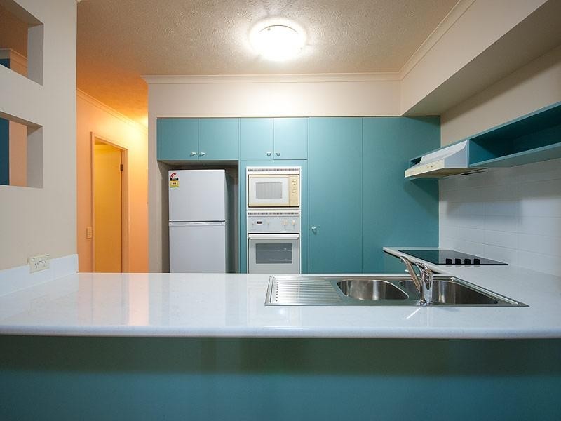 127/10 Alexandra Avenue, Broadbeach QLD 4218