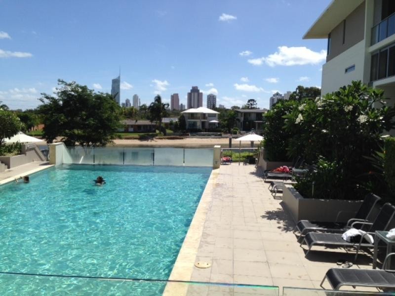 15/33 TE Peters Drive, Broadbeach Waters QLD 4218