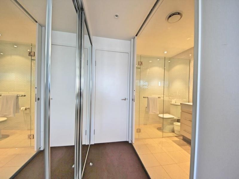 04/89 THE WAVE, 89 Surf Parade, Broadbeach QLD 4218