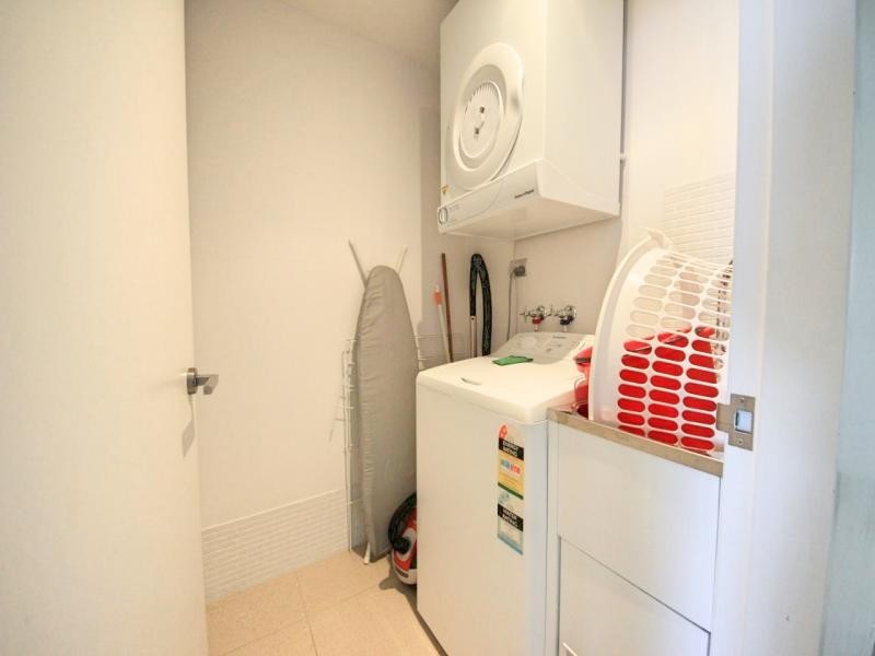 04/89 THE WAVE, 89 Surf Parade, Broadbeach QLD 4218