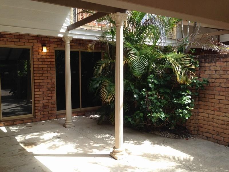 9 Eady Avenue, Broadbeach Waters QLD 4218