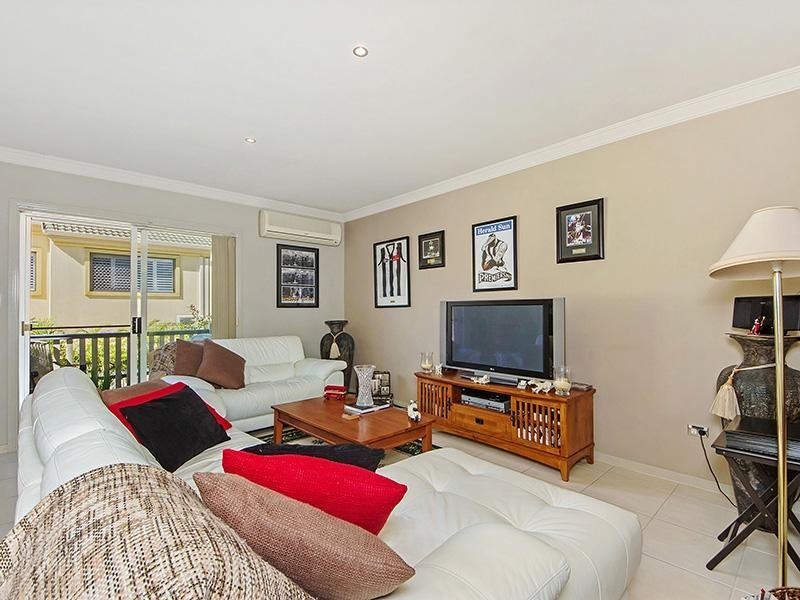 55 Paradise Springs Avenue, Robina QLD 4226