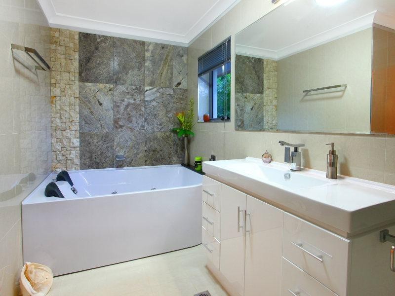 L1,3 La Spezia Court, Isle Of Capri QLD 4217