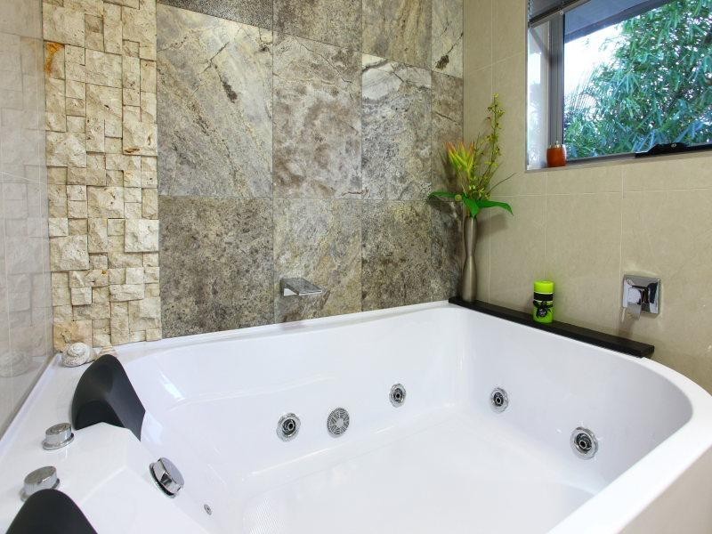 L1,3 La Spezia Court, Isle Of Capri QLD 4217
