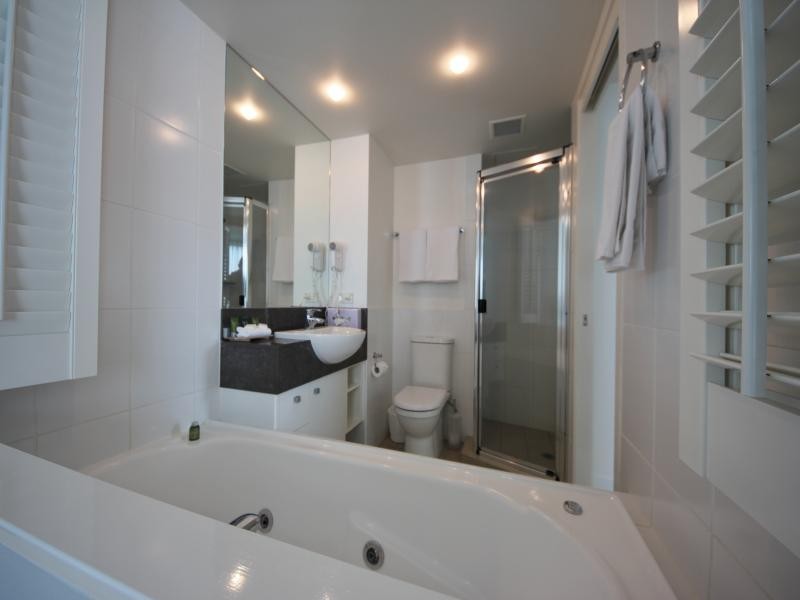 2685 GOLD COAST HIGHWAY, Broadbeach QLD 4218