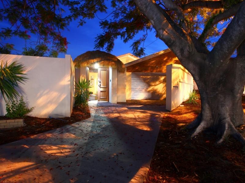 3 La Spezia, Court, Isle Of Capri QLD 4217