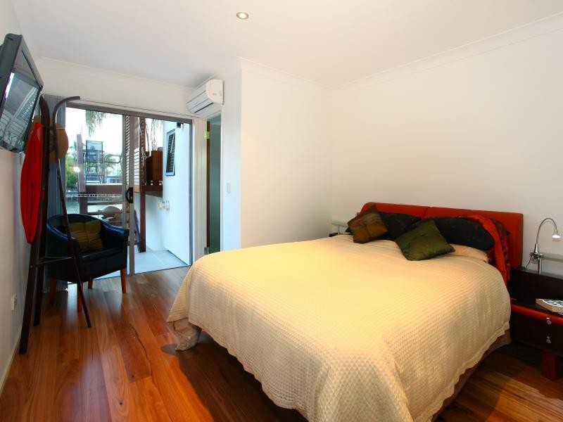 3 La Spezia, Court, Isle Of Capri QLD 4217