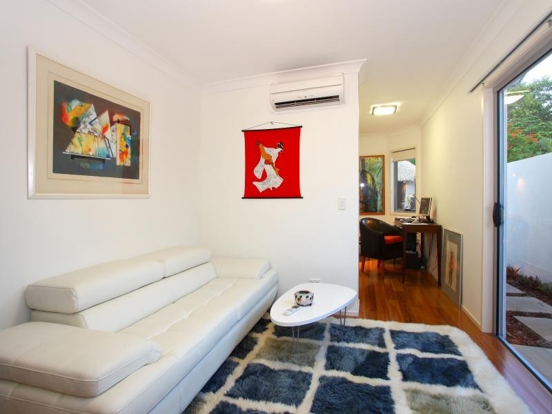 3 La Spezia, Court, Isle Of Capri QLD 4217