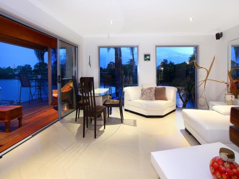 3 La Spezia, Court, Isle Of Capri QLD 4217