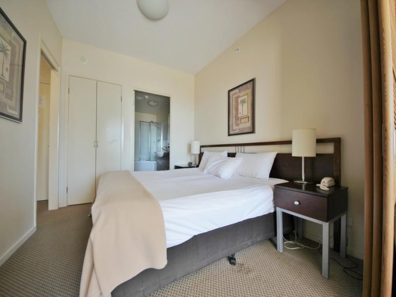 42 Surf Parade, Broadbeach QLD 4218