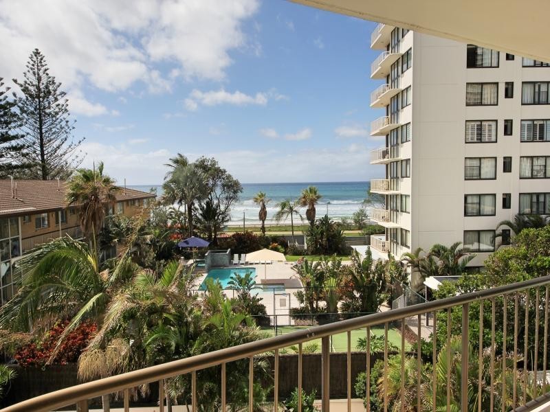 4 Britannia Ave, Broadbeach QLD 4218