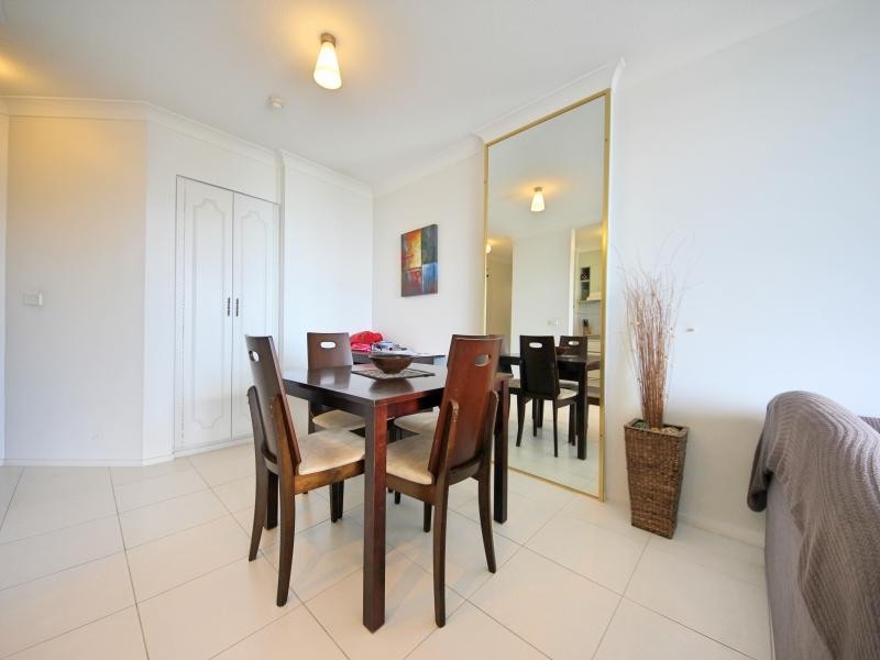 4 Britannia Ave, Broadbeach QLD 4218