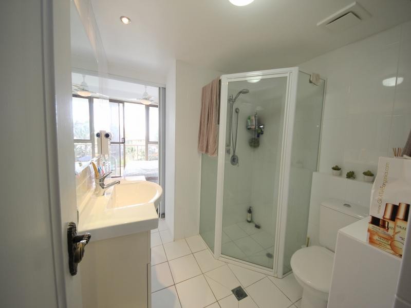 4 Britannia Ave, Broadbeach QLD 4218