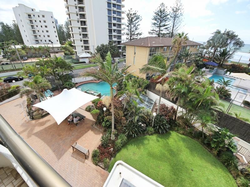 4 Britannia Ave, Broadbeach QLD 4218