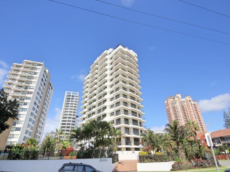4 Britannia Ave, Broadbeach QLD 4218