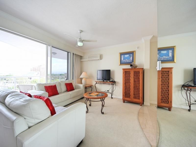 24 Queensland Ave ‘Phoenician’, Broadbeach QLD 4218