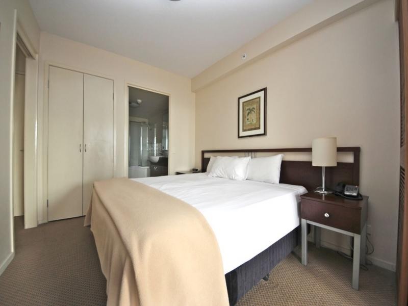 42 Surf Parade, Broadbeach QLD 4218