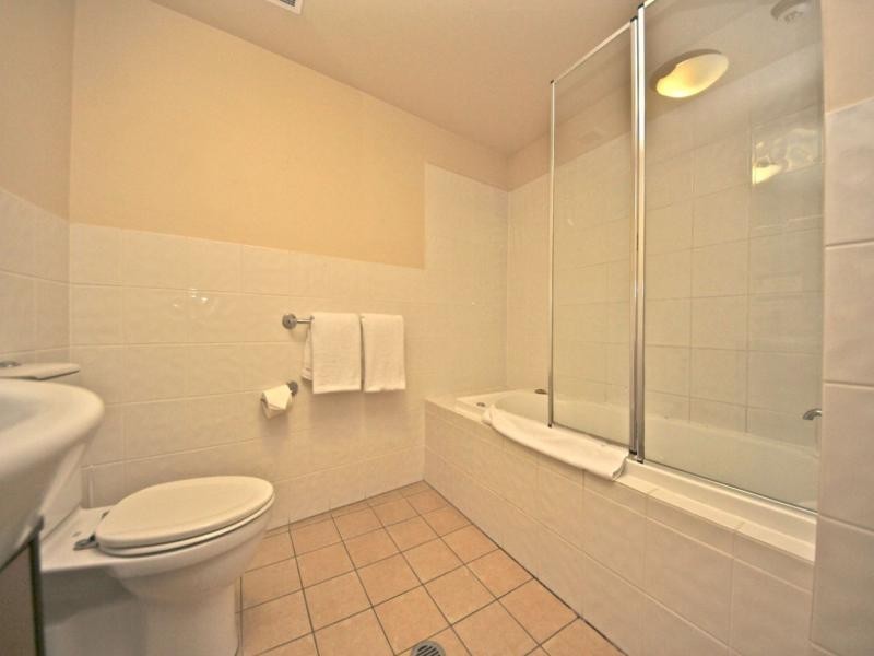 42 Surf Parade, Broadbeach QLD 4218